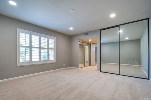 19 Woodland Dr, Irvine CA  92604-4534 exterior