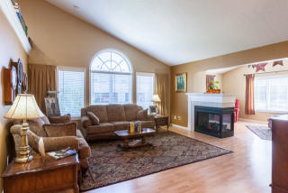 725 Grayhawk Cir, Mankato, MN 56001-8730