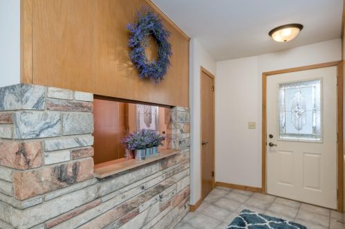 570 Forest Ln, Mankato, MN 56003-3205