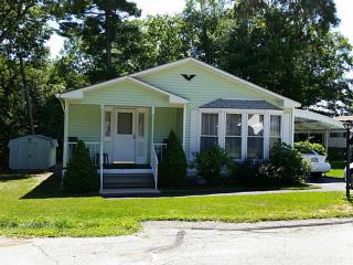 14 Five Elms Cir, Coventry, RI 02816-6901