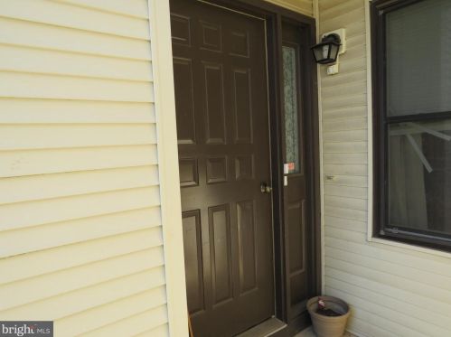 237 Spruce Ct, Flemington, NJ 08822-3104