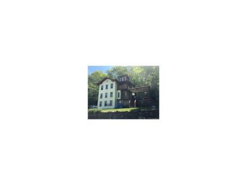 47 Wilkinson St, Putnam, CT 06260-2142