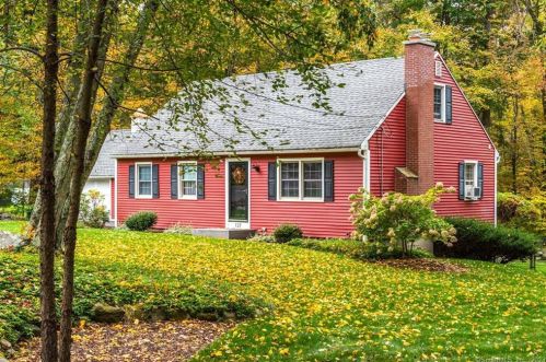 127 Turnpike Rd, Somers, CT 06071-1739