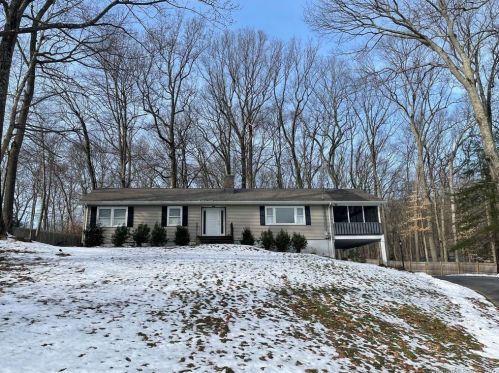 6 Little Fox Run, Huntington CT  06484-1619 exterior