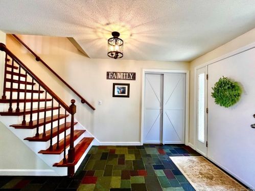 23 Birchwood Dr, Killingly CT  06241-2200 exterior