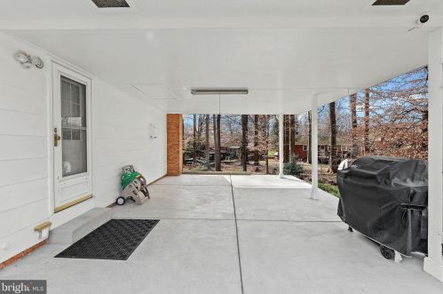 7819 Ravenel Ct, Springfield VA  22151-2423 exterior