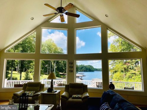 671 Busbees Point Rd, Bumpass, VA 23024-4810