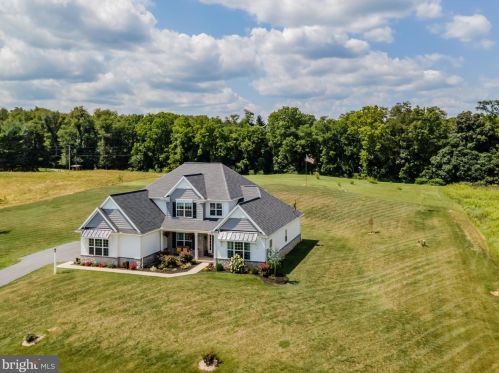 4 Peyton Dr, Carlisle PA  17015-8548 exterior