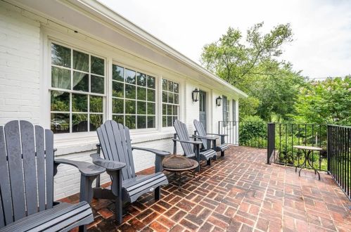 2653 Birchwood Dr, Atlanta GA  30305-3805 exterior