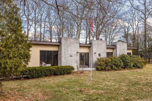 28 Bonita Dr, Huntington CT  06484-5106 exterior