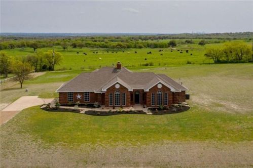 608 Remuda Dr, Fort Worth, TX 76108-9577