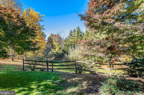 2 Heritage Ct, Trenton NJ 08628-3603 exterior