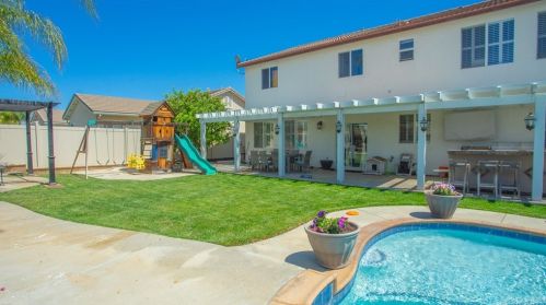 17677 Cedarwood Dr, Riverside CA  92503-7039 exterior