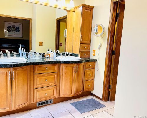 5940 Akron Cir, Englewood CO 80111-5216 exterior