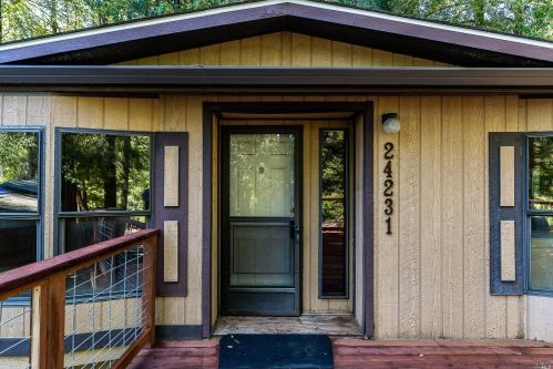 24231 Cypress Dr, Willits, CA 95490-8908