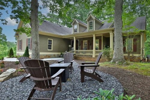 246 Eagles Nest Dr, Holly Springs, GA 30115-2271
