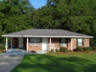 221 Knotty Pine Dr, Valdosta, GA 31602-7735