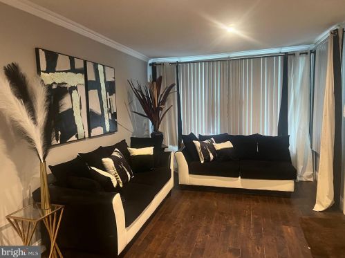 6136 11th St, Philadelphia, PA 19141-3318