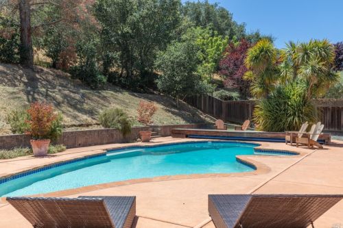 1117 Mountain View Cir, Fairfield CA  94558-5311 exterior
