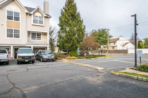 4 Prestwick Way, Edison, NJ 08820-4624