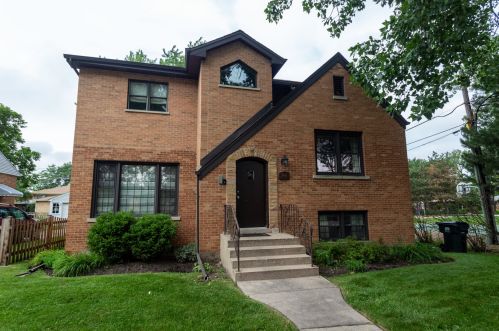 3916 Jarlath St, Chicago, IL 60712-1018