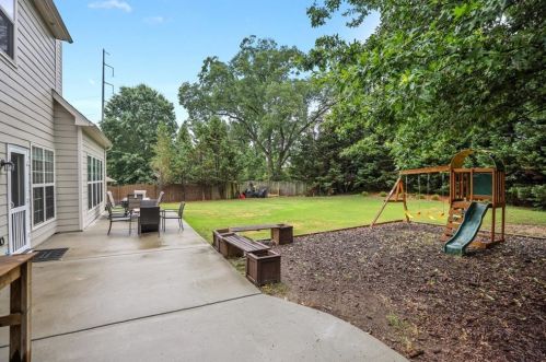8045 Friarbridge Dr, Suwanee GA  30024-1673 exterior