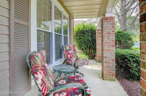 16 Romford Ln, Lakehurst, NJ 08759-6650