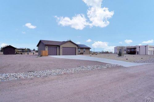 1240 Alta Hacienda Dr, Pueblo, CO 81007-6453