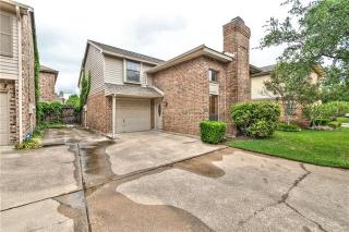 400 Shinoak Vly, Irving TX  75063-6831 exterior