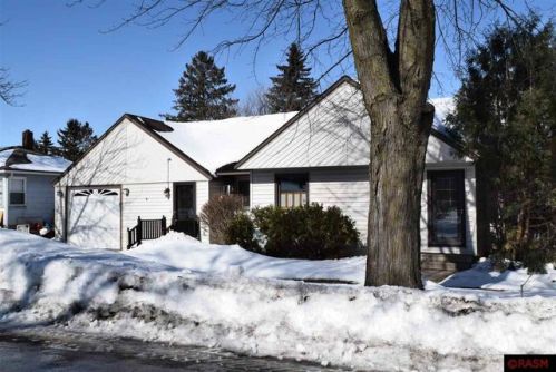 102 1st St, Delavan, MN 56023-7706