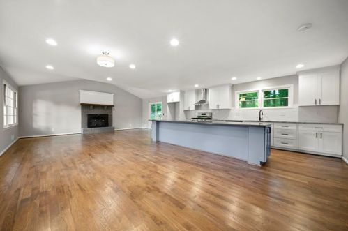 226 Cherrywood Dr, Holly Springs, GA 30188-3921