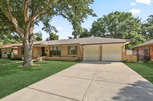 2422 Mockingbird Ln, Garland TX  75042-8307 exterior