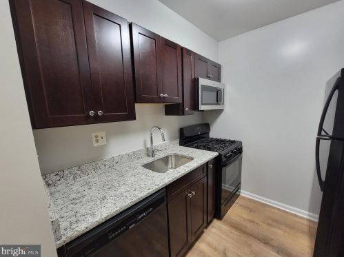 5807 Cove Landing Rd, Springfield VA  22015-2665 exterior