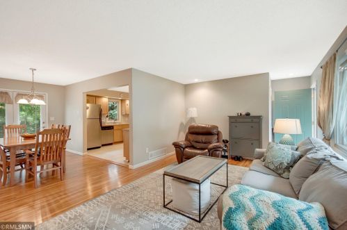 2025 Bluestone Ln, Saint Paul MN  55122-2830 exterior