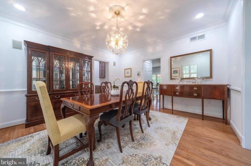 19 Walker Dr, Princeton NJ 08540-2324 exterior