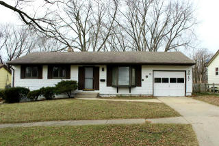 2617 Beaumont Pl, Rockford, IL 61109-1516
