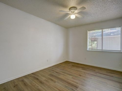 404 Dittmar Rd, Austin TX  78745-6513 exterior