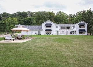 716 4th St, Fulton, IL 61252-1830