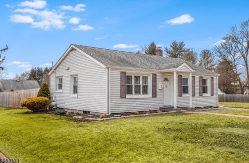104 Hamilton Dr, Hackettstown NJ  07840-1326 exterior