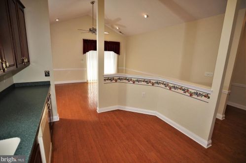 6 Hummingbird Dr, Trenton NJ  08690-3557 exterior