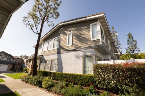 116 Meadow Oaks Ln, Glendora, CA 91741-6614