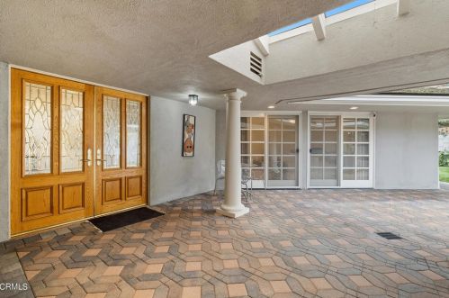 3333 Country Club Dr, Glendale CA  91208-1717 exterior
