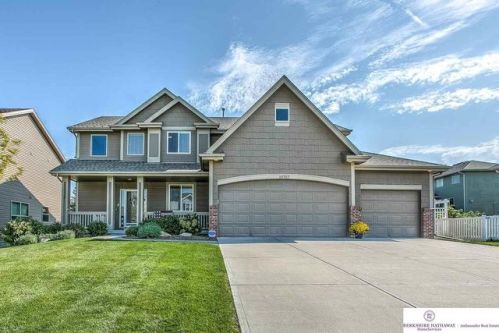 10707 212th St, Gretna, NE 68028-3744