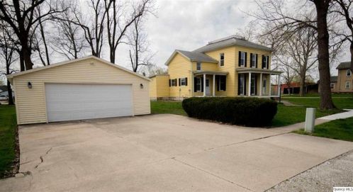 208 South St, Mendon, IL 62351-1165