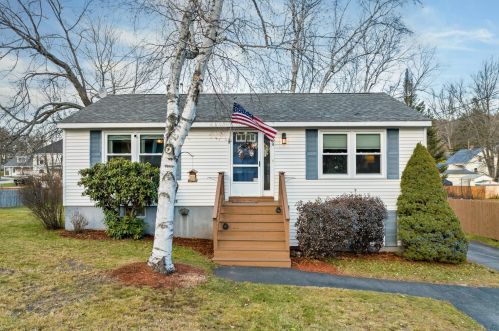 94 Warren St, Laconia, NH 03246-3852