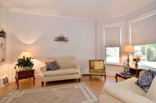 15 Augusta St, Oak Park, IL 60302-1711