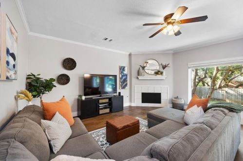 4246 Cyn Gln Cir, Austin TX  78732-2187 exterior