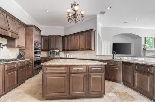 1828 Lily Meadows Dr, Conroe TX  77304-2949 exterior