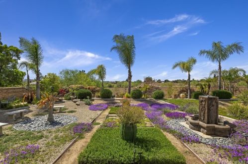7565 Sun Blossom Ct, Riverside CA  92508-6627 exterior