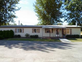 31 Lynch Ln, Yakima, WA 98903-9732